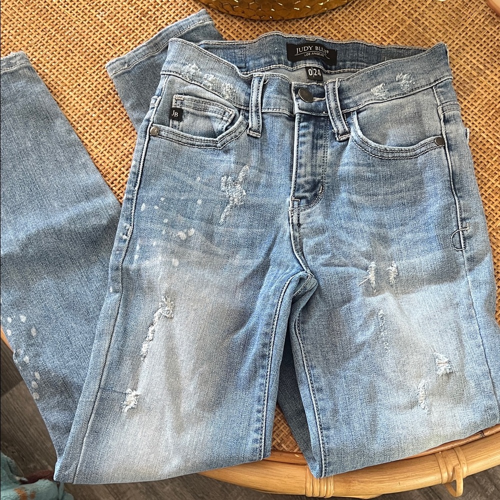 Judy Blue Light Wash Distressed Jeans
